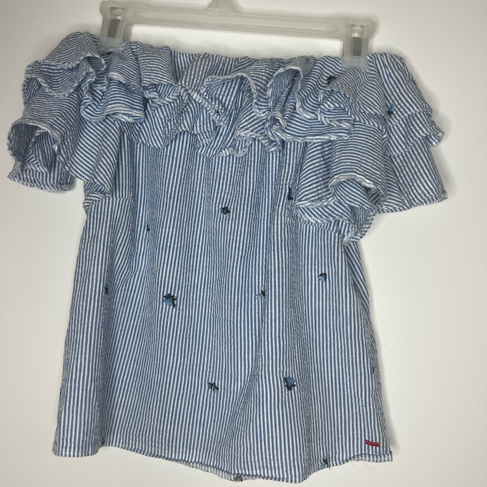 Woman’s blouse with ruffles